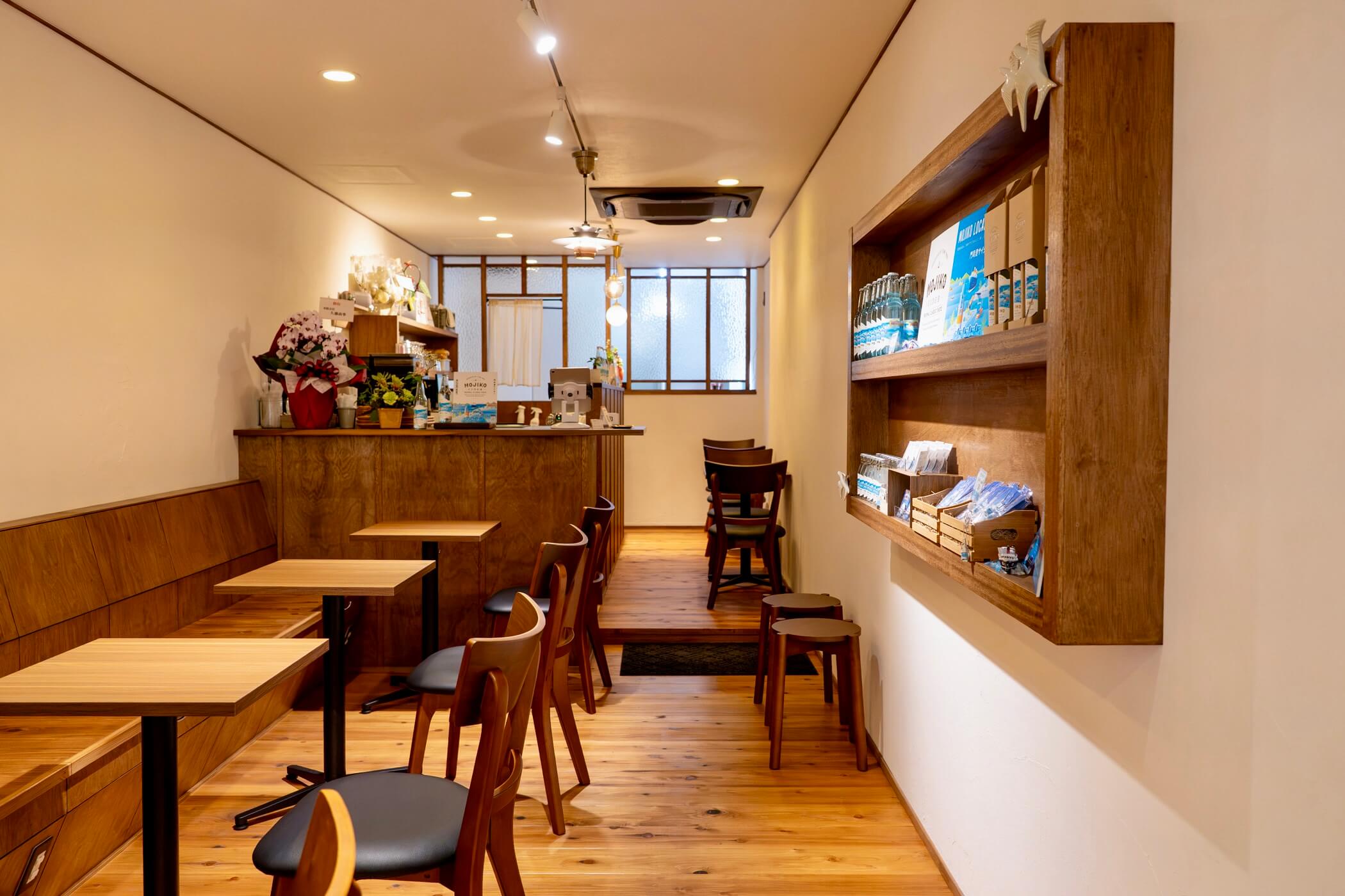 門司港・栄町銀天街にあるクルーズカフェキャナルの店内