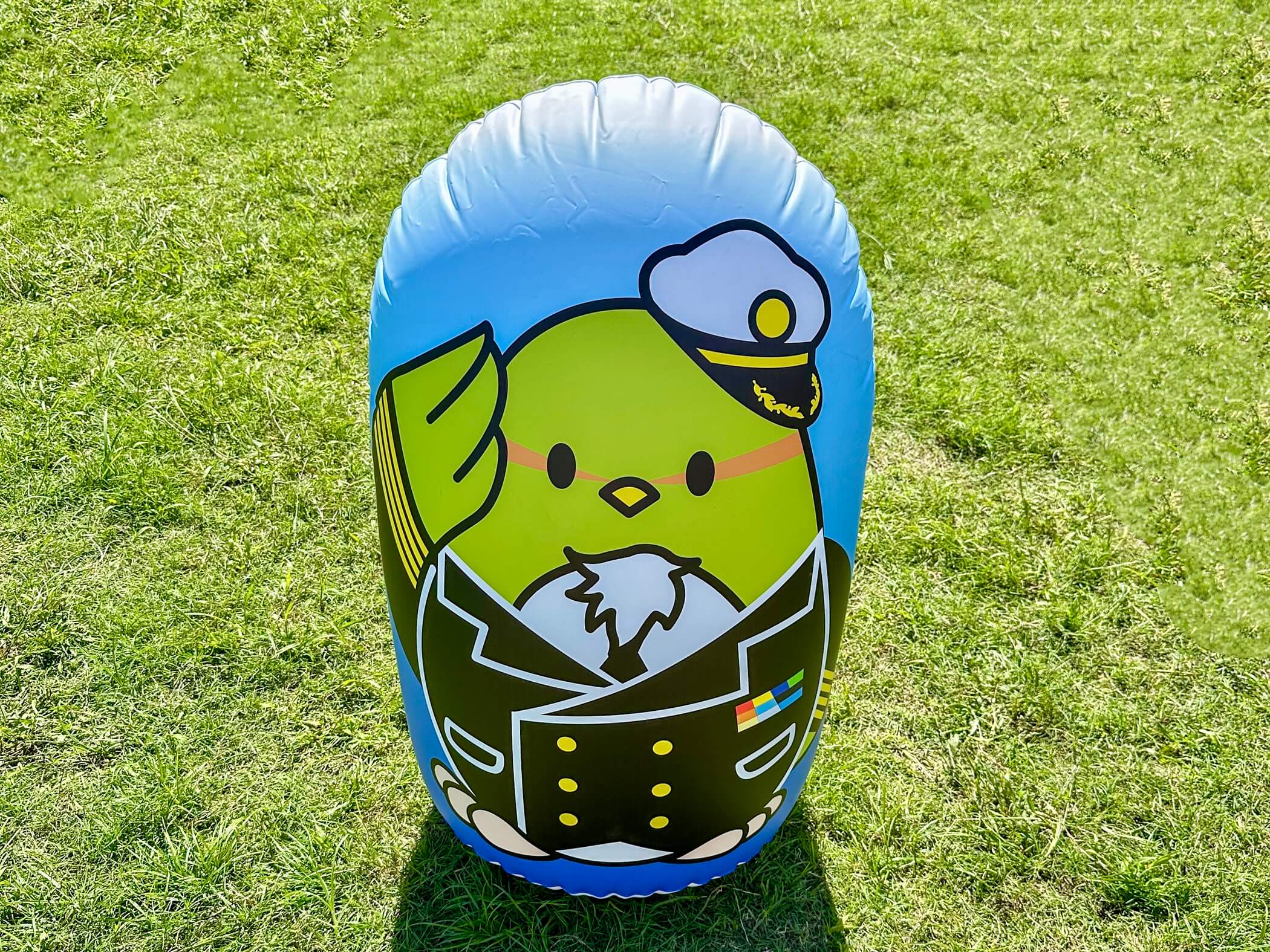自衛隊福岡地方協力本部公式キャラクター「J・F・ピコット」の空気ビニール人形